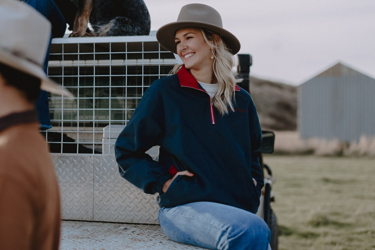 pullover in navy blue with red trim